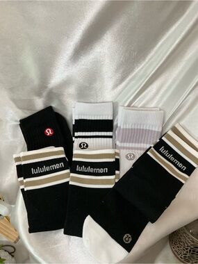 NWOT Lululemon Daily Essential and Tell to Tale Socks S-M Pack of 6